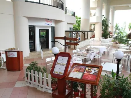 Rainbow Paradise Premium Resorts Отели рядом с достопримечательностью «Tua Pek Kong Temple Tanjong Tokong»