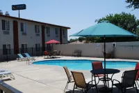 Quality Inn & Suites Fresno Northwest - piscina
