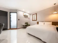 Jecheon Cats Hotel Hotels near Songhwasa