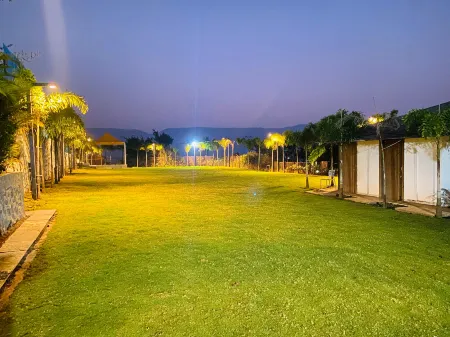 7 Monkey Hills Resort by Spicy Mango Отели в г. Bhadas Bk.