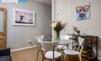 Curb Properties - Sandford Street - Town Centre Chic Home