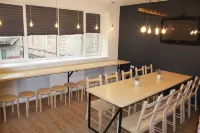 Hot Place Hostel Các khách sạn gần Korabel'naya Naberezhnaya
