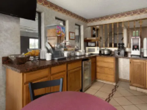 Super 8 by Wyndham Cameron Hotels in Cameron