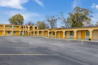 Super 8 by Wyndham Palestine TX Hotels near Palestine