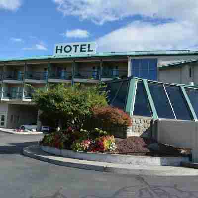 Cedars Inn Hotel Exterior