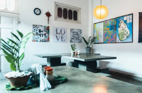 Colombo Beach Hostel Отели рядом со станцией Mount Lavinia Railway Station