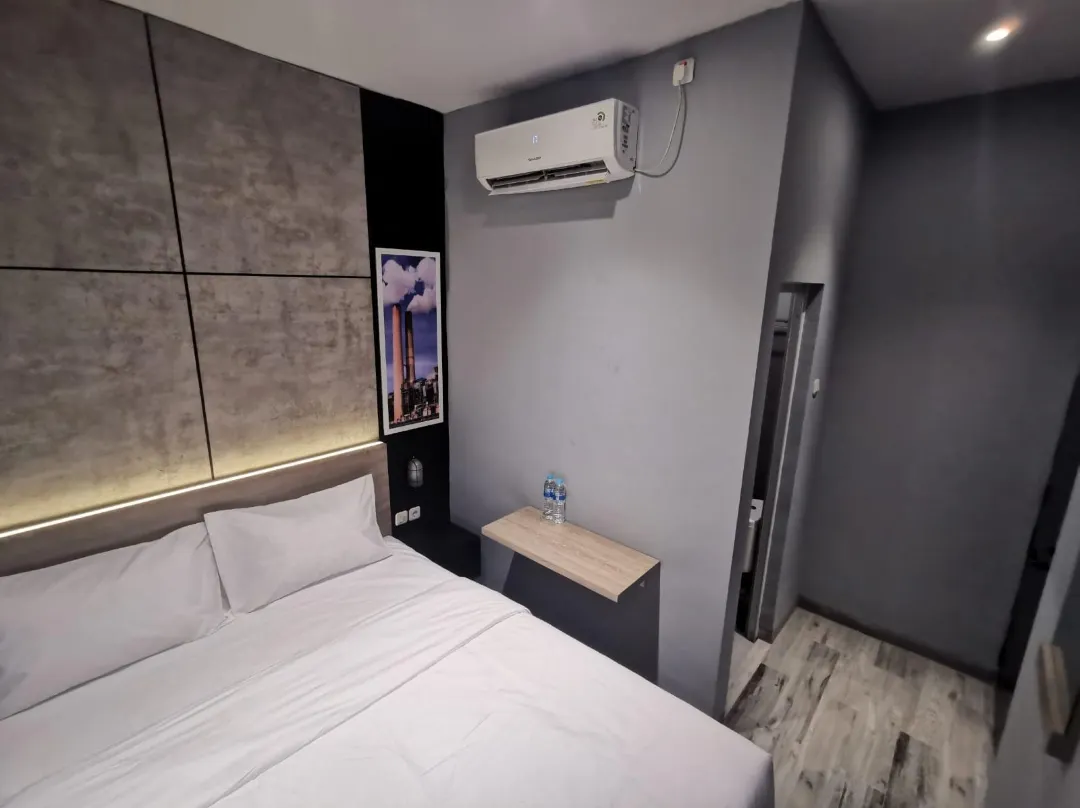 Weis Hotel Simpang Lima Semarang - Semarang