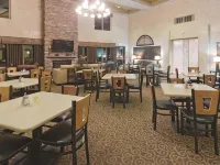 La Quinta Inn & Suites by Wyndham Ely - breakfast