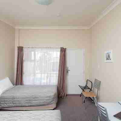 Engadine Motor Inn Rooms