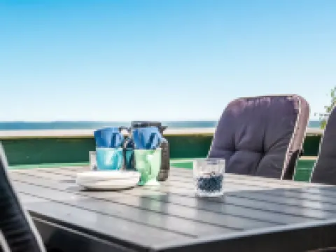 "Eldar" - 5m from the Sea