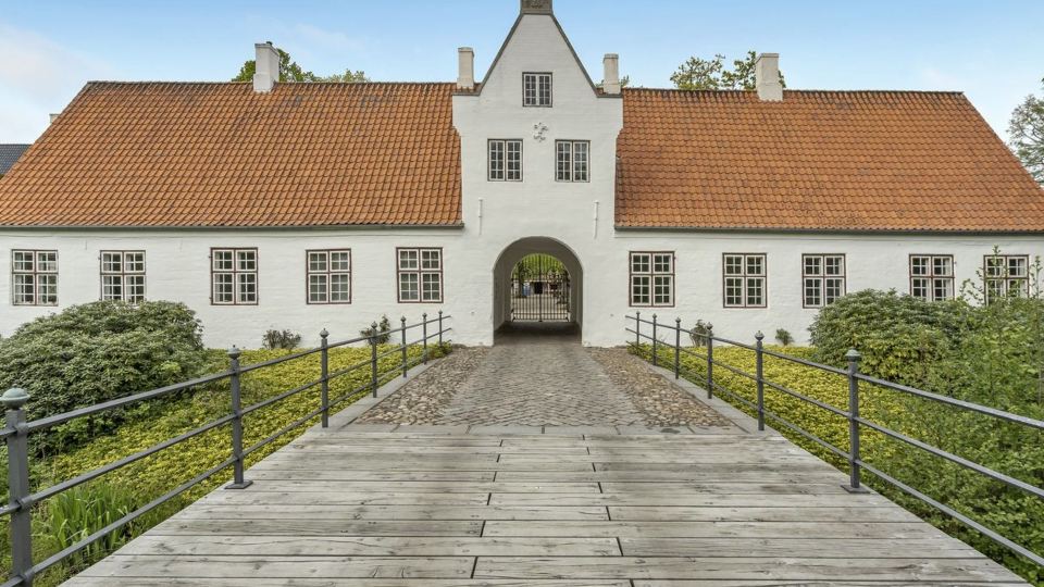 "Ajna" - 9.8km from the Sea
