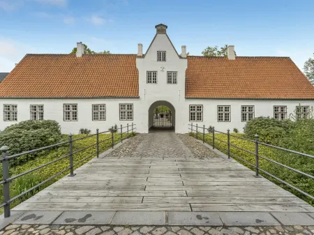 "Ajna" - 9.8km from the Sea Отели в г. Тённер