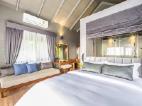 เดอะ ธนา รีสอร์ท เกาะเต่า โรงแรมในอำเภอเกาะพะงัน