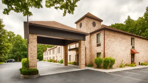 Best Western Plaza Hotel Saugatuck - parking