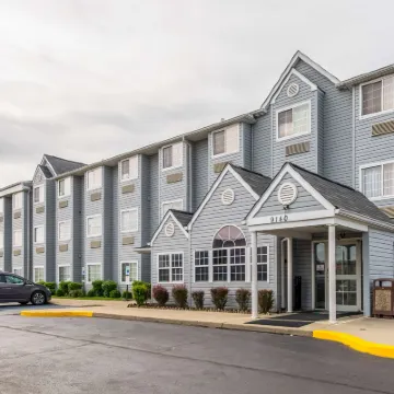 Motel 6 Indianapolis, IN Hotels near Holliday Park