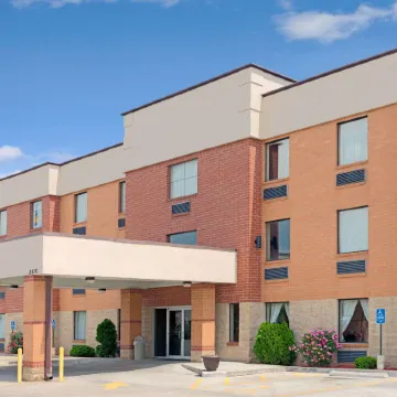 Days Inn by Wyndham Downtown St. Louis Отели рядом с достопримечательностью «Центральная публичная библиотека»