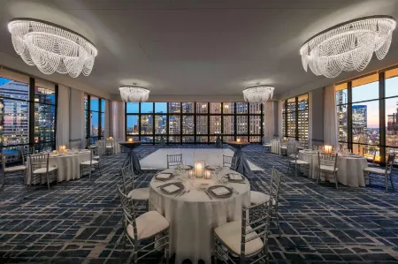 The Royal Sonesta Chicago Downtown Отели рядом с достопримечательностью «Пруденшел Плаза»