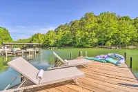 Tranquil Townville Gem with Kayaks - balcony