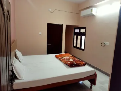 Sankatha Guest House, Varanasi Hotels near Sri Kashi Karvat Mandir