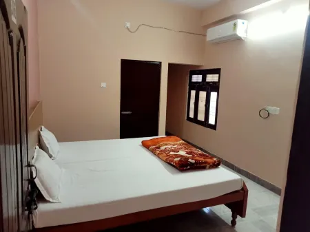 Sankatha Guest House, Varanasi Отели рядом с достопримечательностью «Маникарника»