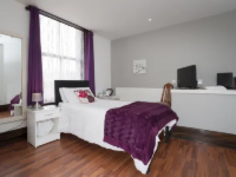Breeze Guest House Hotels in Bootle