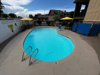 Super 8 by Wyndham Red Bluff - Pools