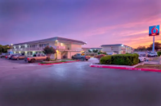 Motel 6 Austin, TX - North Hotel di Austin