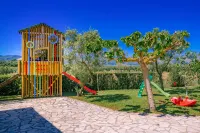 Villa Zeza - the Ultimate Family Villa - غرفة مطلة على الجبل