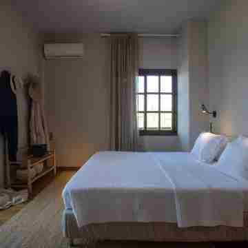 Luxury Seaview Apartment, 1Min Walk from Beach! Rooms