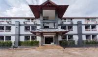 Future Place Mansion Ubon Hotell i Chaeramae