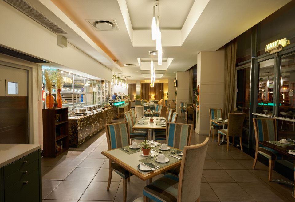 Protea Hotel Cape Town North WharfOver view