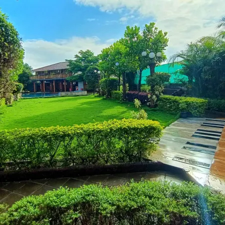 Red Stone Resort