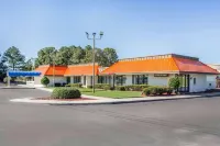 Super 8 by Wyndham Battleboro/Rocky Mount Hotels in South Whitakers