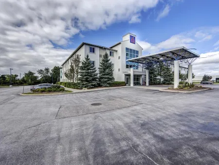 Motel 6 Burlington, on - Toronto West - Oakville Отели рядом с достопримечательностью «Королевский ботанический сад»