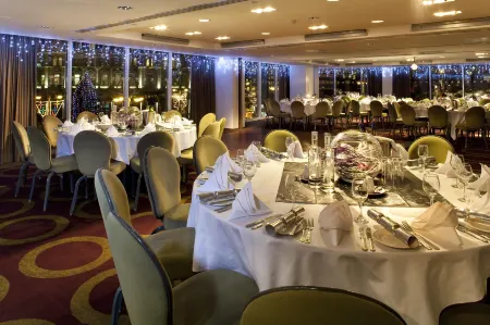 Park Plaza Leeds Отели рядом с достопримечательностью «Лаидло Лайбрари, Юниверсити оф Лидс»