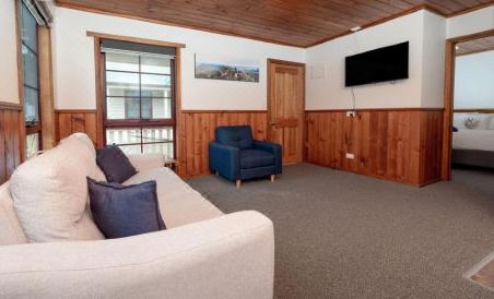 Kitty's Cottages - Managed by Big4 Strahan Holiday Retreat - Housity