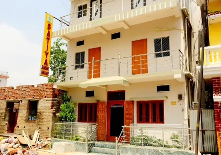Satiya Guest House Отели рядом с достопримечательностью «Statue of Buddha in Bodhgaya»