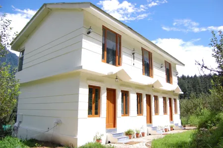 Sparsh Resort, A Boutique Stay - Just 2Kms Uphill from Mall Road, Near Old Manali Отели в г. Манали