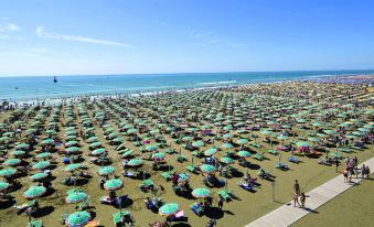Sunny Beach Getaway for 6 Guests in Bibione