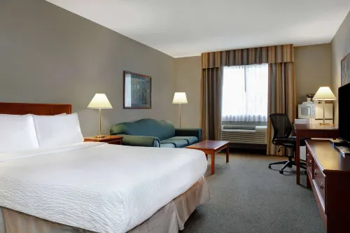 Days Inn by Wyndham Whitecourt - 2つ星