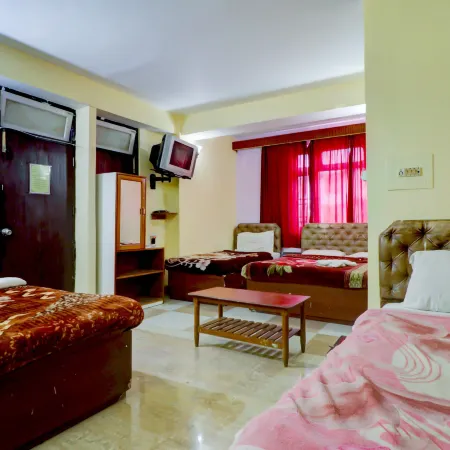Jain Group Hotel Potala Отели рядом с достопримечательностью «Храм Хануман-Ток»