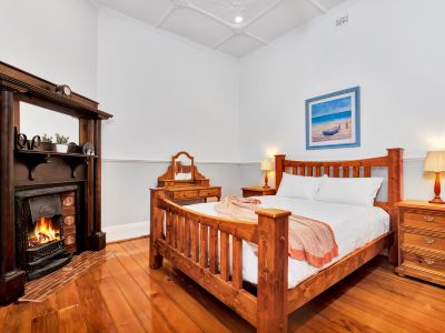 Noir Cottage | Glenelg North | 3Br | Netflix| BBQ