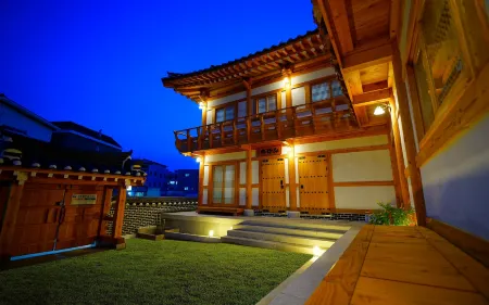 Gongju Honghwigwan Geseuteuhauseu Отели рядом с достопримечательностью «Консансон»