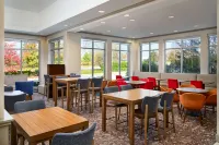 Hilton Garden Inn Schaumburg - Breakfast