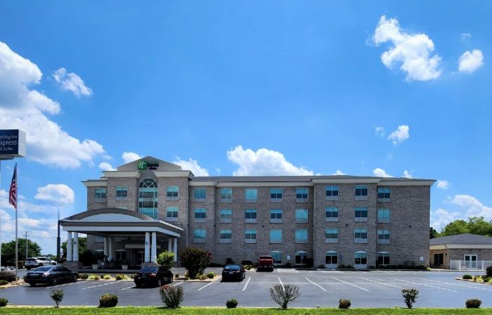Holiday Inn Express & Suites SOMERSET CENTRAL by IHG