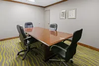 Red Roof Inn & Suites Irving - DFW Airport South