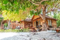 Ten Moons Lipe Resort
