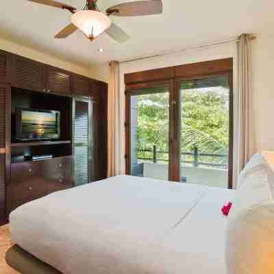 El Taj Oceanfront and Beachside Condo Hotel Rooms