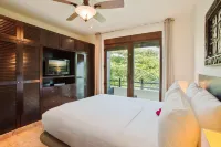 El Taj Oceanfront and Beachside Condo Hotel