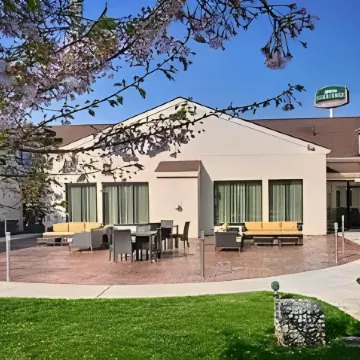 Courtyard Eugene Springfield